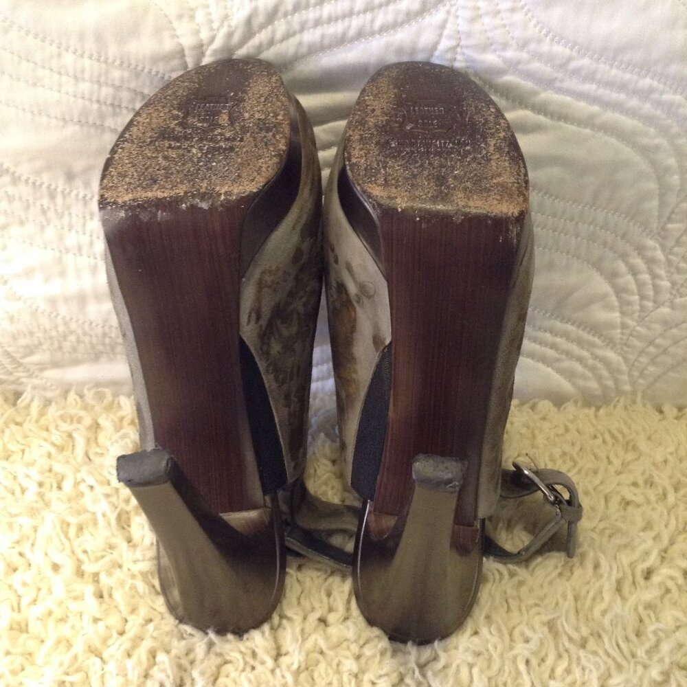 Stuart Weitzman Peep Toe Slingbacks "7.5" Metallic Camo Eyelet Hardware Pumps 5" - Picture 7 of 8